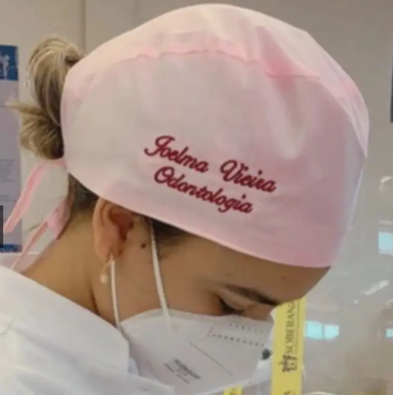 Touca Cirúrgica Personalizada com nome Bordado - Unissex Ajustável